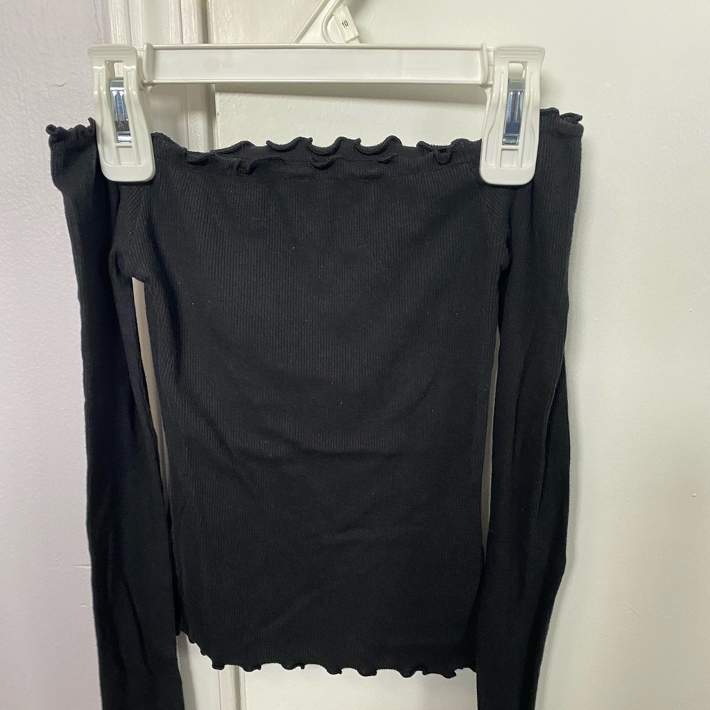 Off the shoulder Hollister top